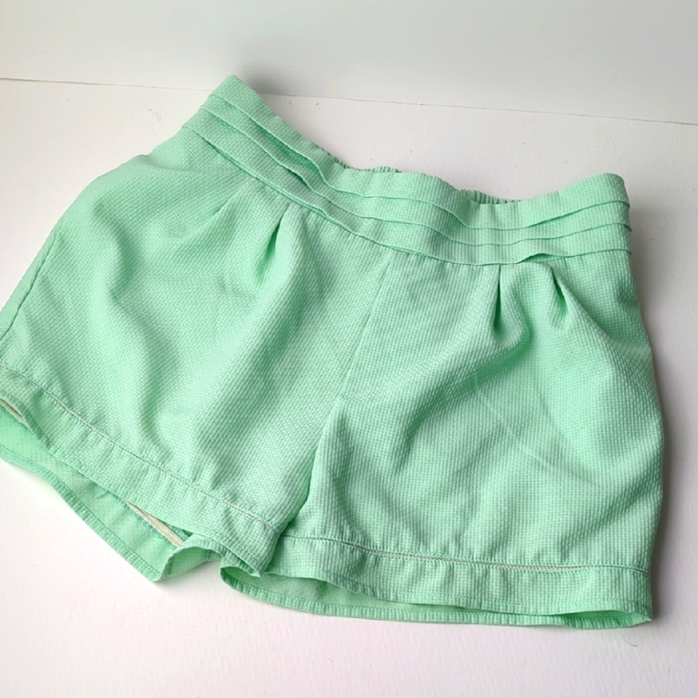 LOVE RICHIE Women's Mint Green Pleated Shorts Small